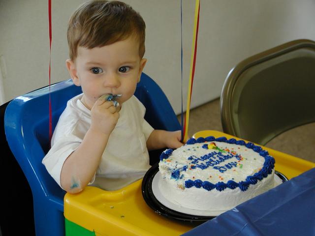 camera/2002/05(May)/05_05_Dax's_1st_Birthday_Party/640x480_P5050026.JPG