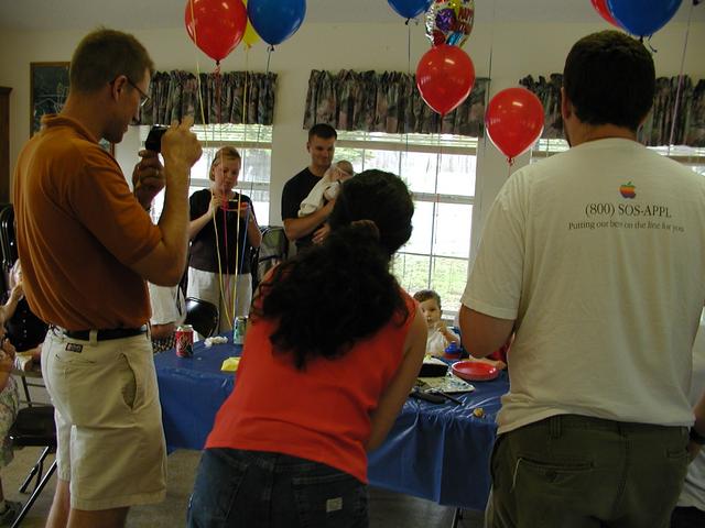 camera/2002/05(May)/05_05_Dax's_1st_Birthday_Party/640x480_P5050035.JPG