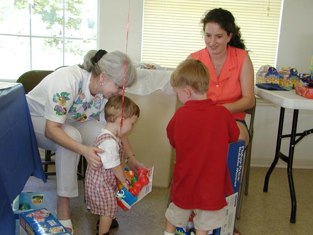 camera/2002/05(May)/05_05_Dax's_1st_Birthday_Party/640x480_P5050049.JPG