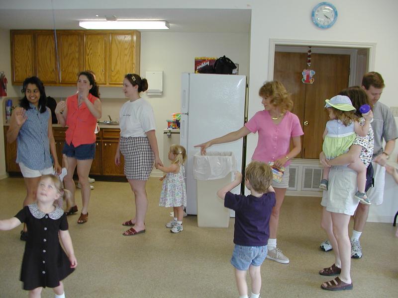 camera/2002/05(May)/05_05_Dax's_1st_Birthday_Party/800x600_P5050010.JPG