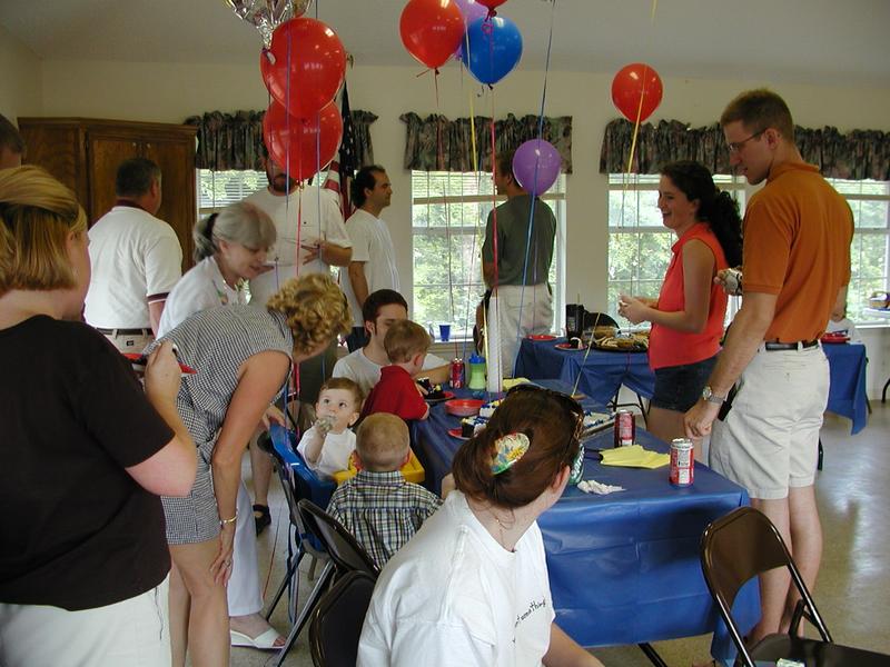 camera/2002/05(May)/05_05_Dax's_1st_Birthday_Party/800x600_P5050036.JPG