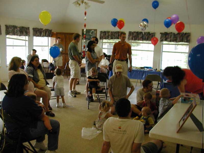 camera/2002/05(May)/05_05_Dax's_1st_Birthday_Party/800x600_P5050062.JPG