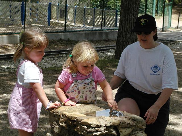 camera/2002/05(May)/05_11_Zilker_Park/640x480_P5110022.JPG