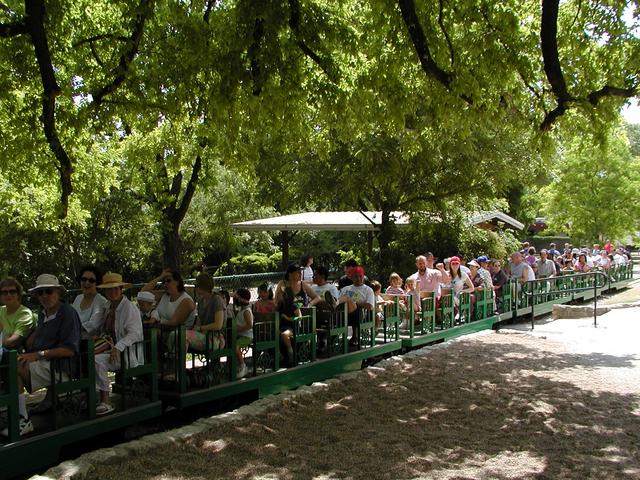 camera/2002/05(May)/05_11_Zilker_Park/640x480_P5110026.JPG