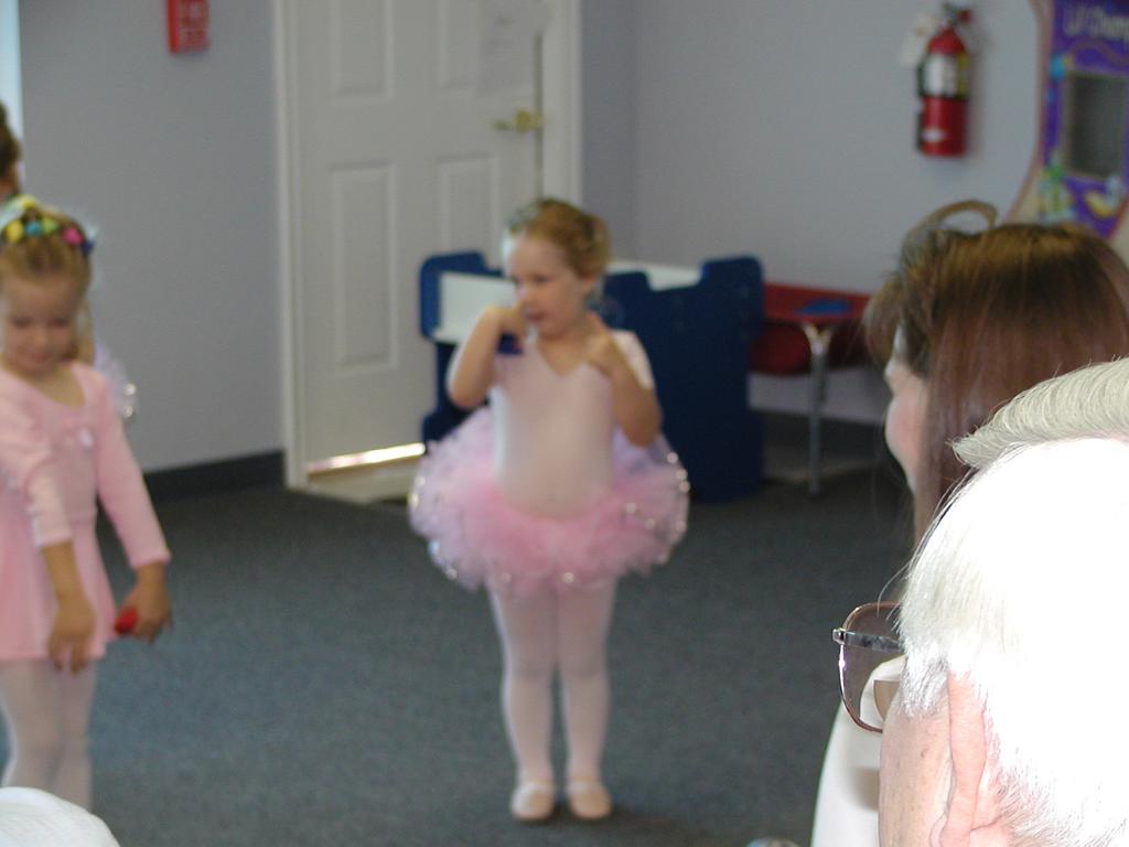 camera/2002/05(May)/05_14_Dance_Recital/P5140029.JPG