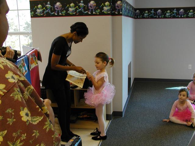 camera/2002/05(May)/05_14_Dance_Recital/640x480_P5140054.JPG