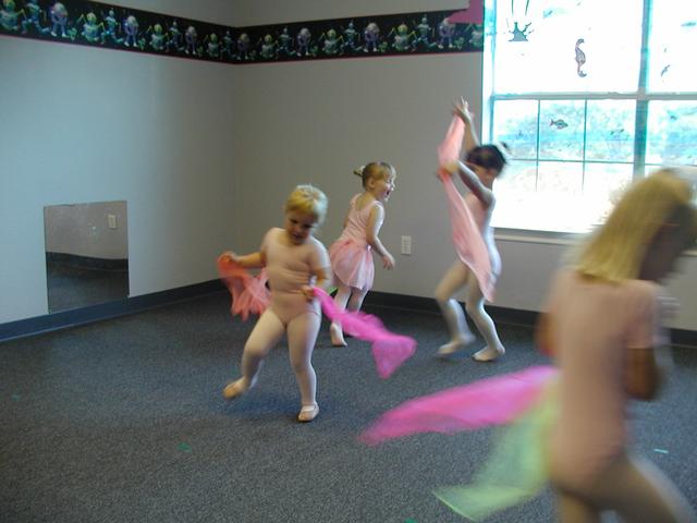 camera/2002/05(May)/05_14_Dance_Recital/640x480_P5140062.JPG