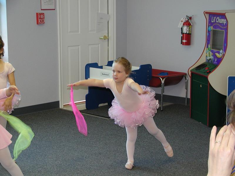 camera/2002/05(May)/05_14_Dance_Recital/800x600_P5140041.JPG