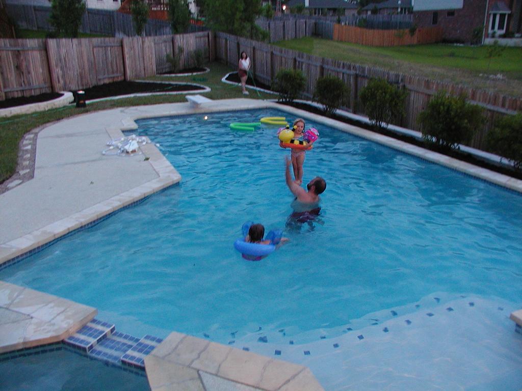 camera/2002/05(May)/05_24_Swimming/1024x768_P5240117.JPG