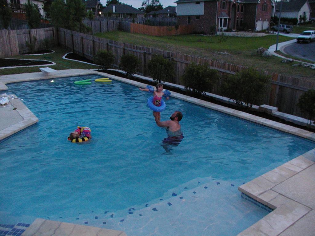 camera/2002/05(May)/05_24_Swimming/1024x768_P5240118.JPG