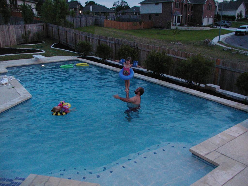 camera/2002/05(May)/05_24_Swimming/1024x768_P5240119.JPG