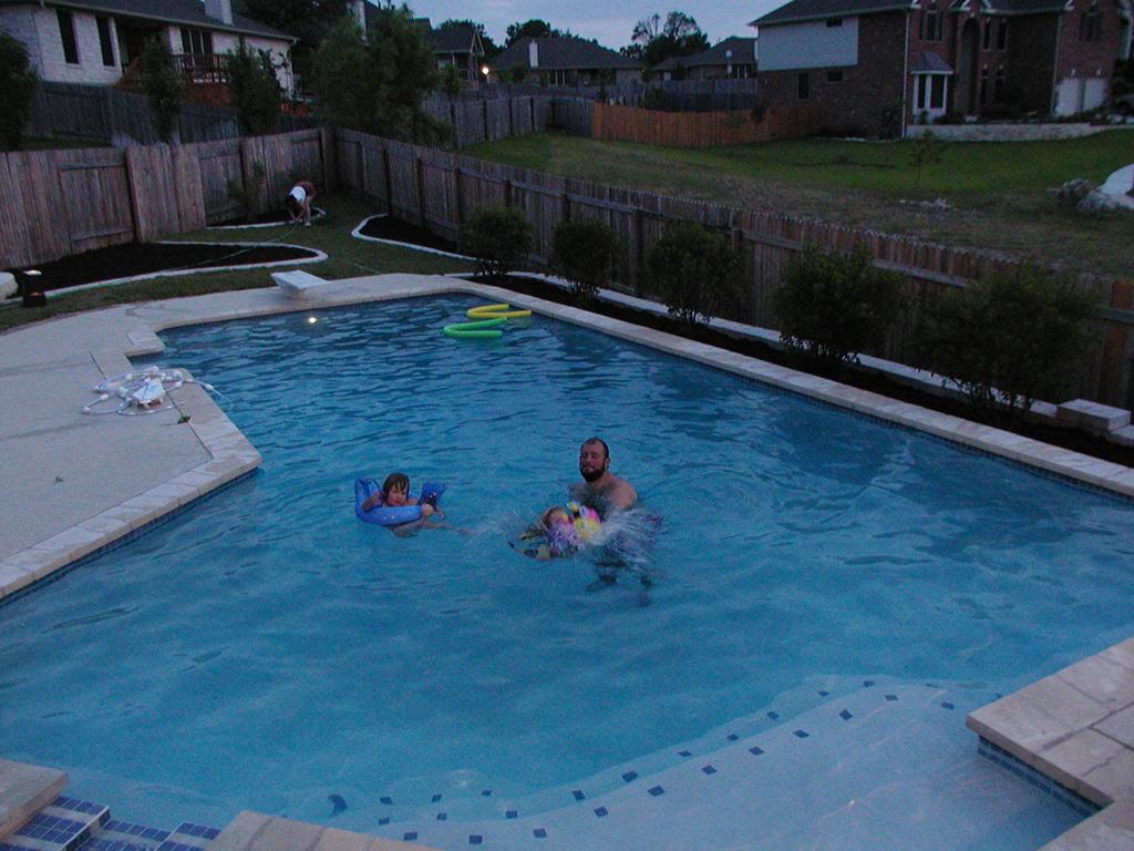 camera/2002/05(May)/05_24_Swimming/1024x768_P5240134.JPG