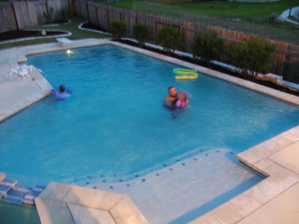 camera/2002/05(May)/05_24_Swimming/1024x768_P5240144.JPG