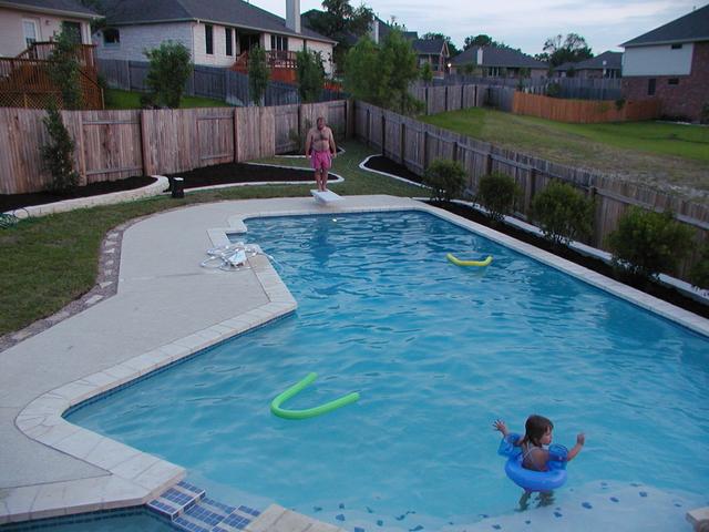 camera/2002/05(May)/05_24_Swimming/640x480_P5240105.JPG