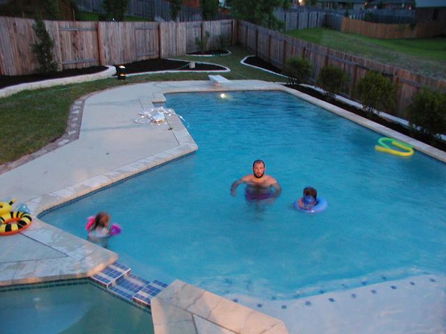 camera/2002/05(May)/05_24_Swimming/640x480_P5240142.JPG