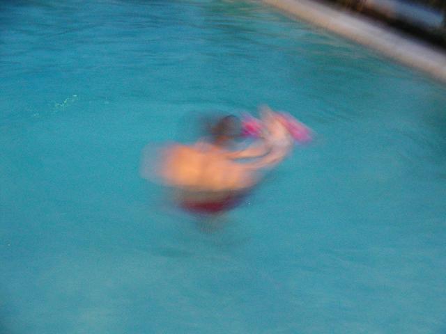 camera/2002/05(May)/05_24_Swimming/640x480_P5240153.JPG
