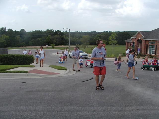 camera/2002/07(July)/07_04_Fourth_of_July_Parade/640x480_P7040038.JPG