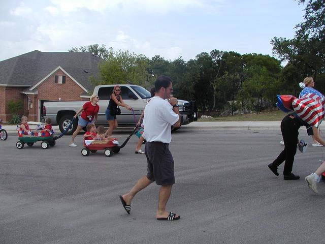 camera/2002/07(July)/07_04_Fourth_of_July_Parade/640x480_P7040039.JPG