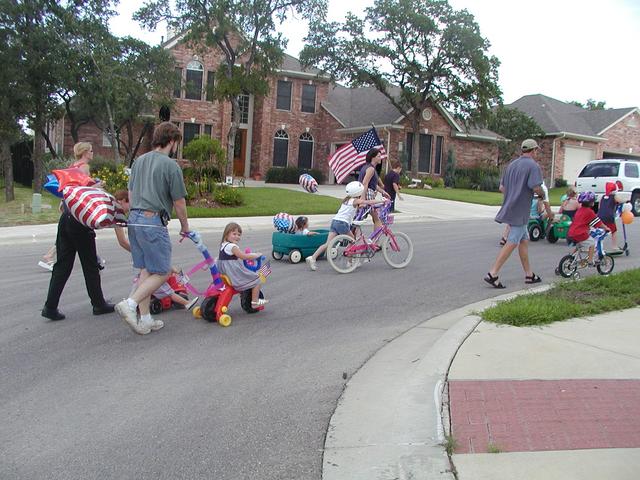 camera/2002/07(July)/07_04_Fourth_of_July_Parade/640x480_P7040040.JPG