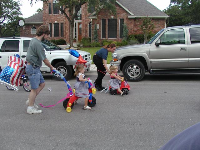 camera/2002/07(July)/07_04_Fourth_of_July_Parade/640x480_P7040042.JPG