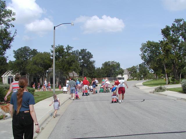 camera/2002/07(July)/07_04_Fourth_of_July_Parade/640x480_P7040047.JPG