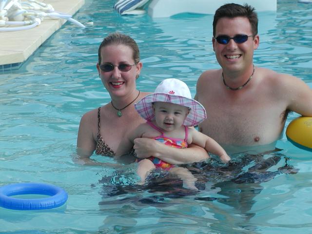 camera/2002/07(July)/07_07_Pool/640x480_P7070057.JPG