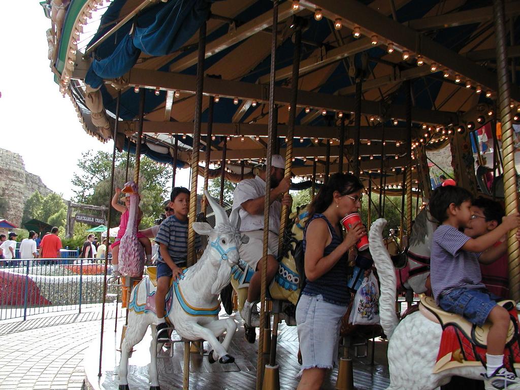 camera/2002/07(July)/07_20_Fiesta_Texas/1024x768_P7200004.JPG