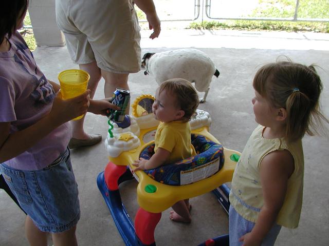 camera/2002/08(August)/08_10_Bryce's_1st_Birthday/P8100005.JPG
