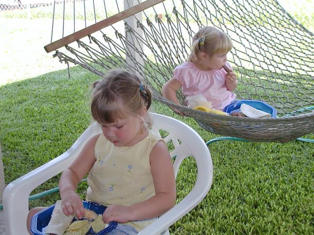 camera/2002/08(August)/08_10_Bryce's_1st_Birthday/640x480_P8100028.JPG