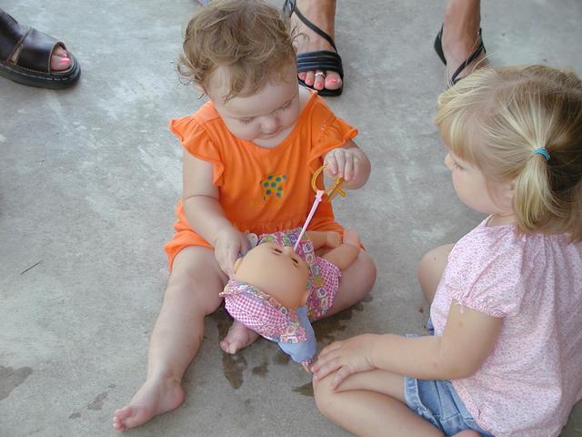 camera/2002/08(August)/08_10_Bryce's_1st_Birthday/640x480_P8100037.JPG