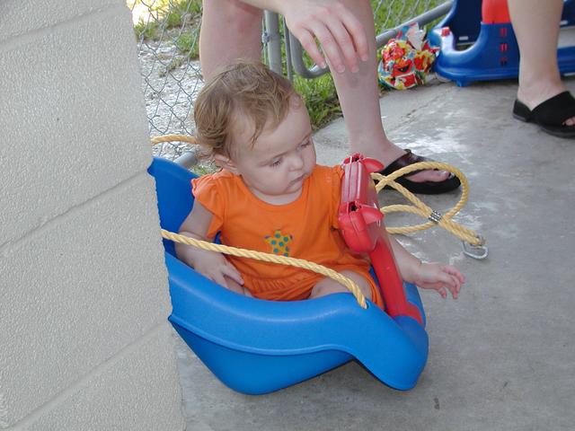 camera/2002/08(August)/08_10_Bryce's_1st_Birthday/640x480_P8100045.JPG