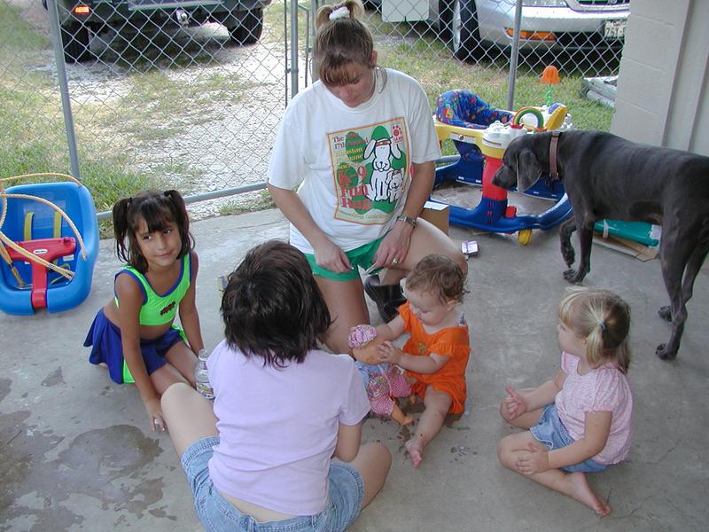 camera/2002/08(August)/08_10_Bryce's_1st_Birthday/800x600_P8100034.JPG