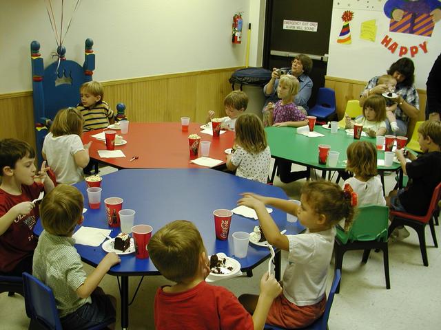 camera/2002/10(October)/10_19_Jack's_Birthday_Party/640x480_PA190043.JPG