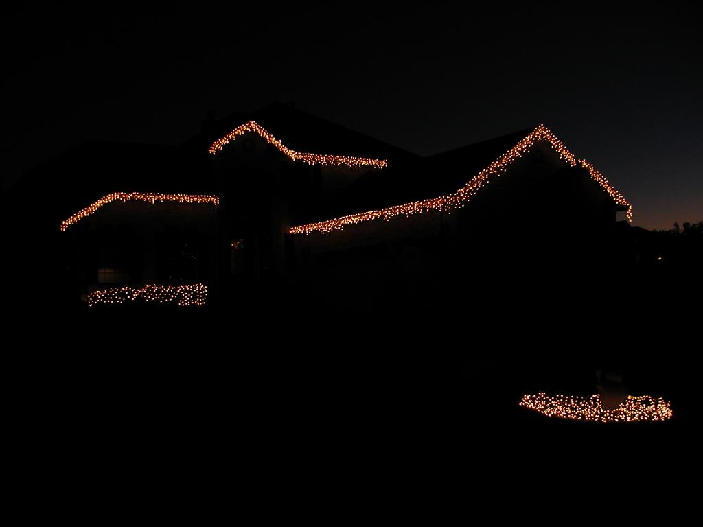 camera/2002/11(November)/11_24_Christmas_Lights/1024x768_PB240010.JPG