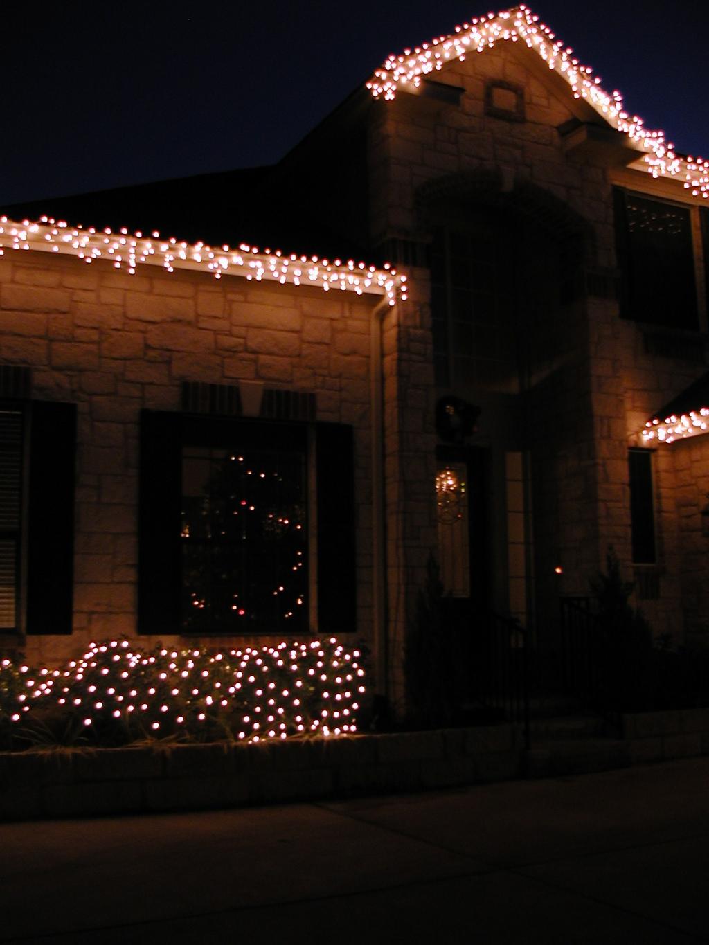 camera/2002/11(November)/11_24_Christmas_Lights/1024x768_PB240014.JPG