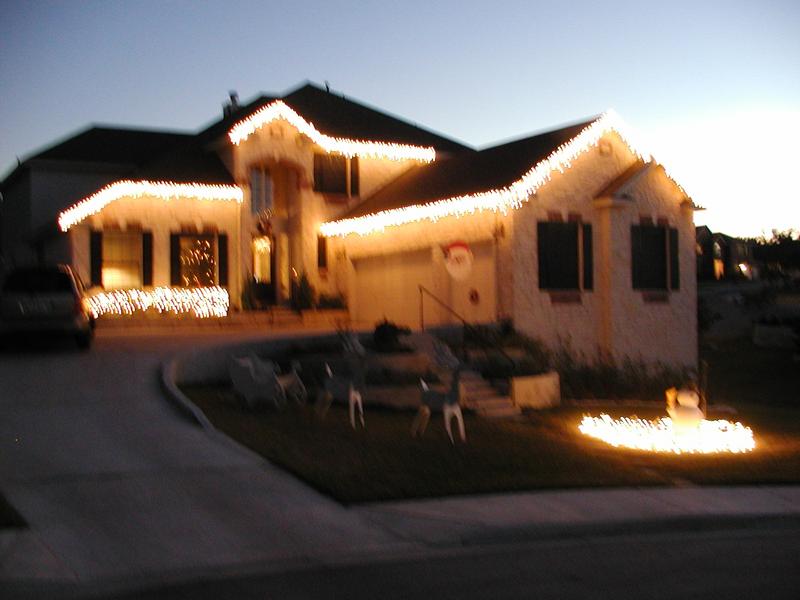 camera/2002/11(November)/11_24_Christmas_Lights/PB240009.JPG