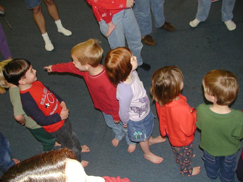 camera/2002/12(December)/12_07_Aaron's_Birthday_Party/800x600_PC070044.JPG