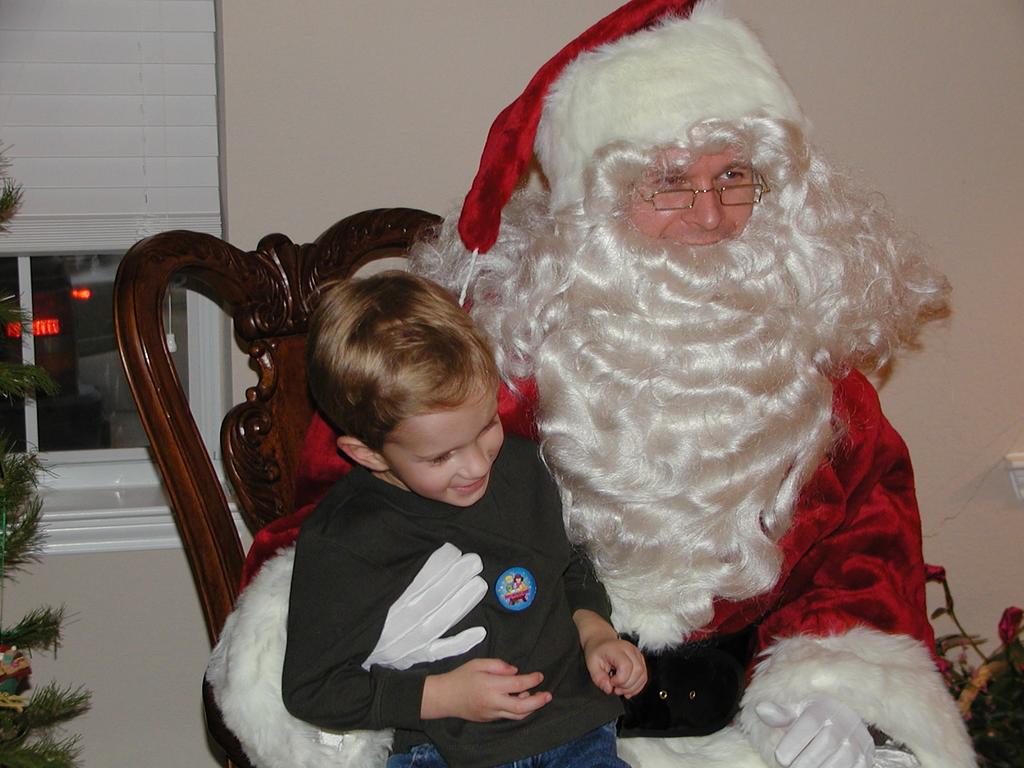 camera/2002/12(December)/12_08_Santa_Visits/1024x768_PC080012.JPG