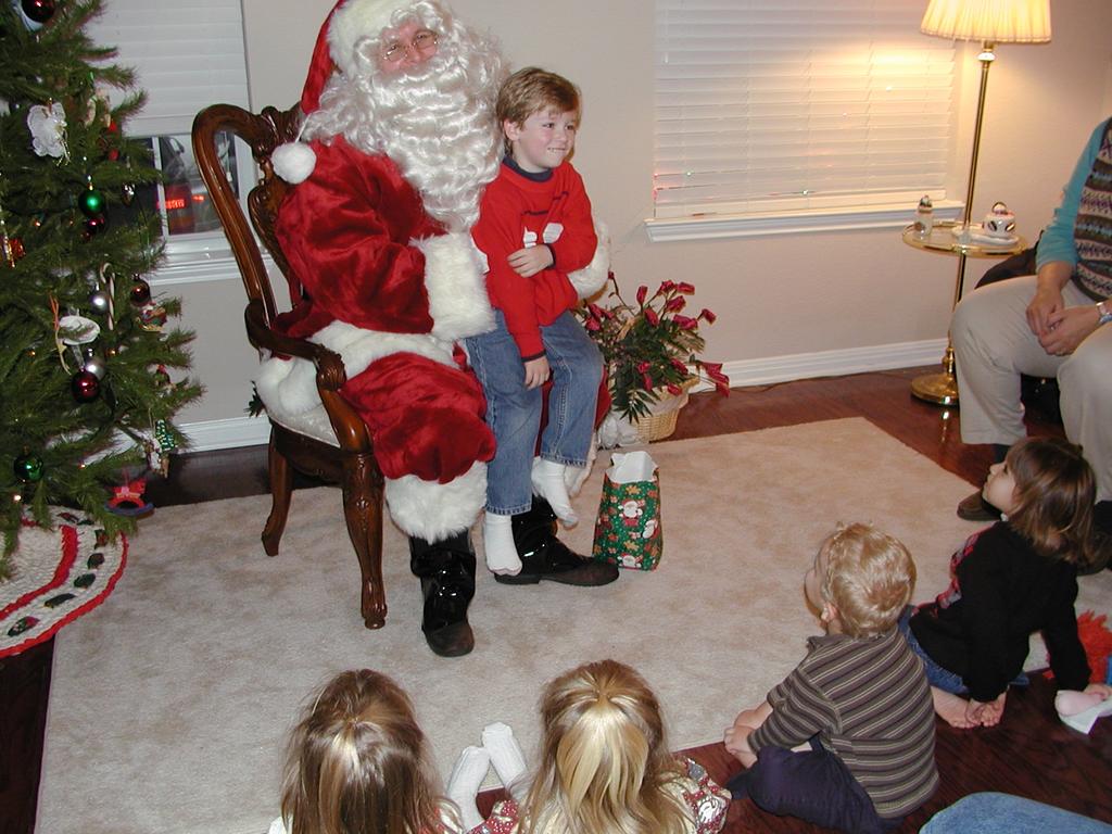 camera/2002/12(December)/12_08_Santa_Visits/1024x768_PC080019.JPG
