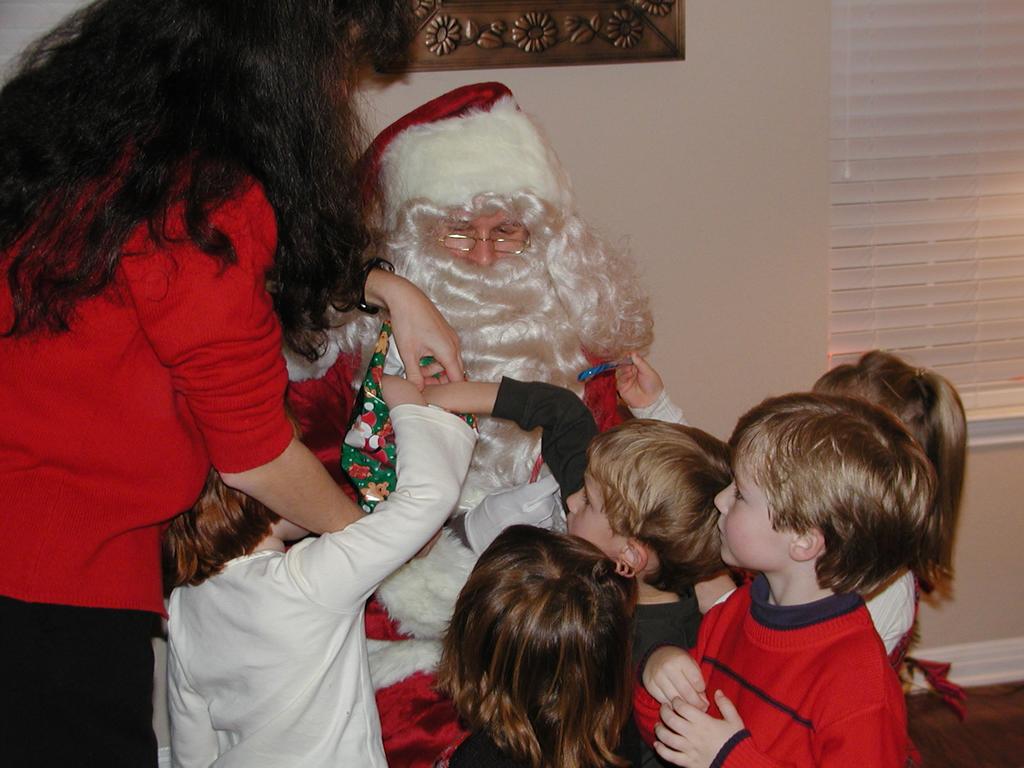 camera/2002/12(December)/12_08_Santa_Visits/1024x768_PC080023.JPG