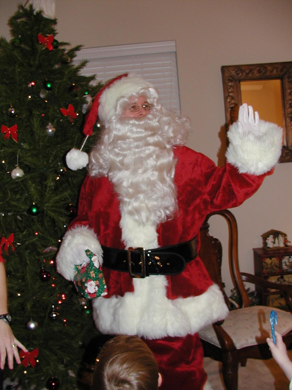 camera/2002/12(December)/12_08_Santa_Visits/1024x768_PC080025.JPG