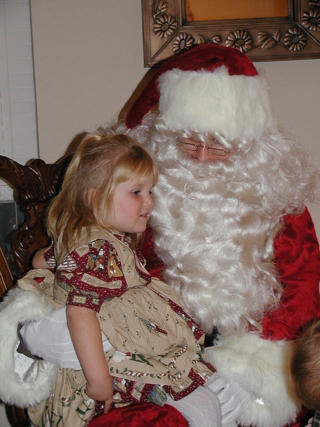 camera/2002/12(December)/12_08_Santa_Visits/640x480_PC080007.JPG