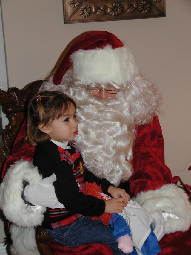 camera/2002/12(December)/12_08_Santa_Visits/640x480_PC080009.JPG
