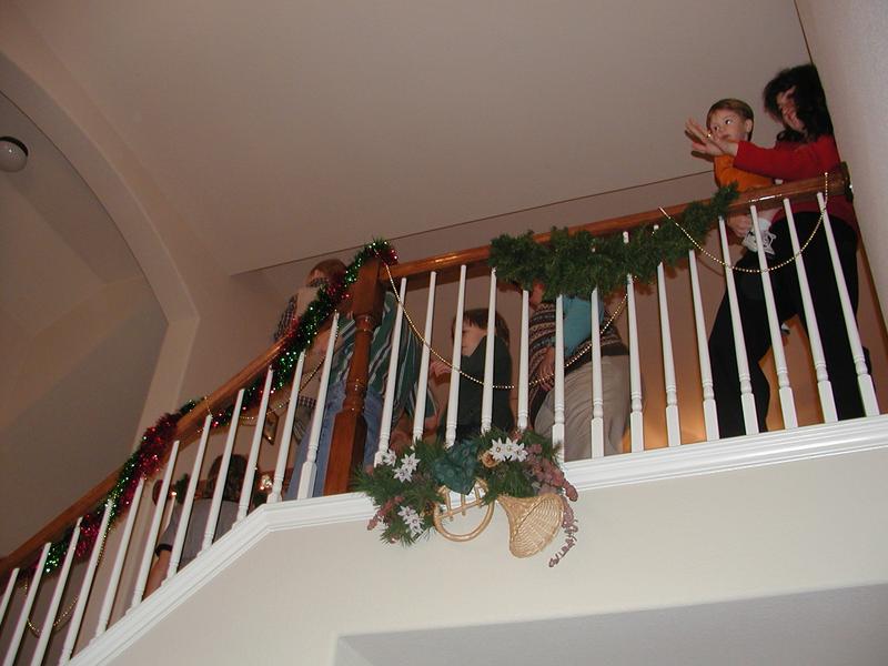 camera/2002/12(December)/12_08_Santa_Visits/800x600_PC080002.JPG