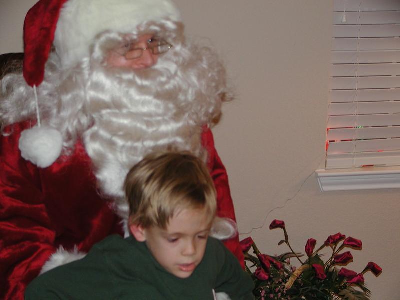 camera/2002/12(December)/12_08_Santa_Visits/800x600_PC080008.JPG