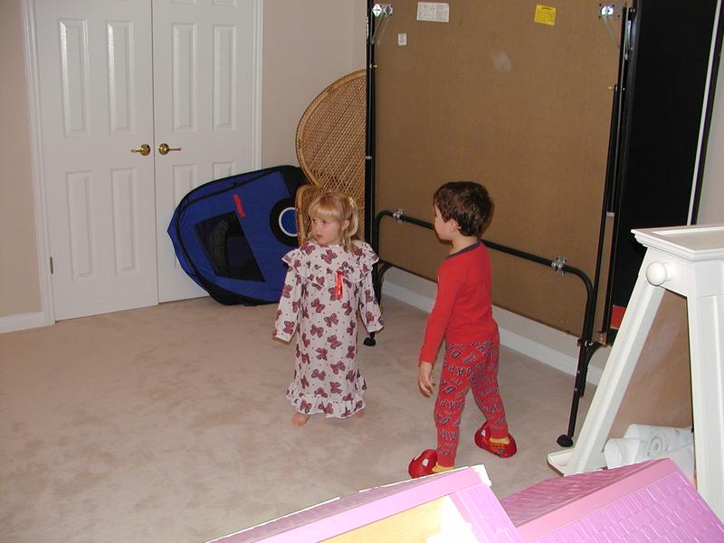 camera/2002/12(December)/12_14_Kelley_Kids_Visit/800x600_PC140036.JPG