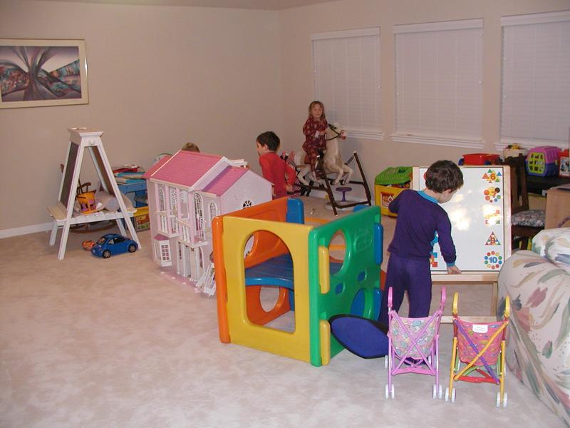 camera/2002/12(December)/12_14_Kelley_Kids_Visit/800x600_PC140046.JPG