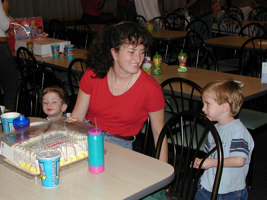 camera/2002/12(December)/12_15_Zen's_Birthday_Party/1024x768_PC150008.JPG