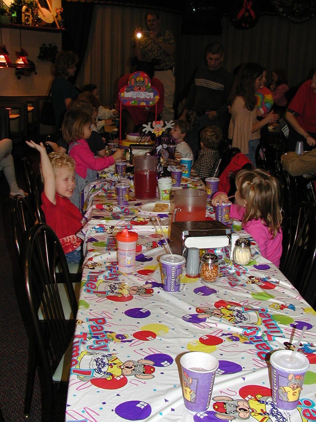 camera/2002/12(December)/12_15_Zen's_Birthday_Party/1024x768_PC150029.JPG