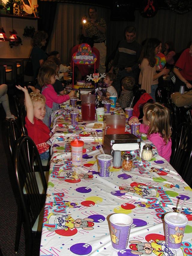 camera/2002/12(December)/12_15_Zen's_Birthday_Party/640x480_PC150029.JPG